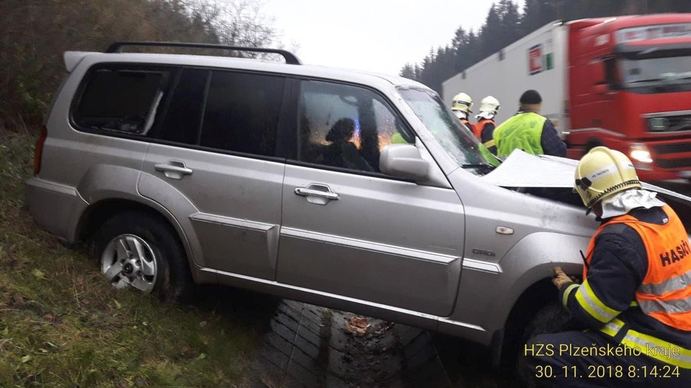 Ledovka komplikovala 1. prosince nejvíce dopravu v některých částech Plzeňského kraje. V noci řešili policisté v kraji více než 20 dopravních nehod, většinou lehkých.