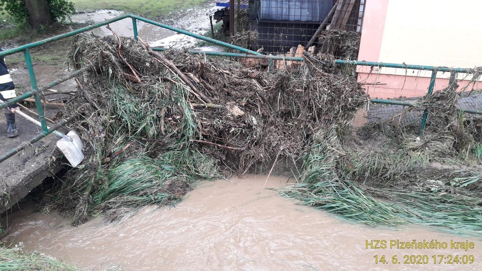 Výjezdy hasičů v Plzeňském kraji kvůli silným bouřkám. (14.6.2020)