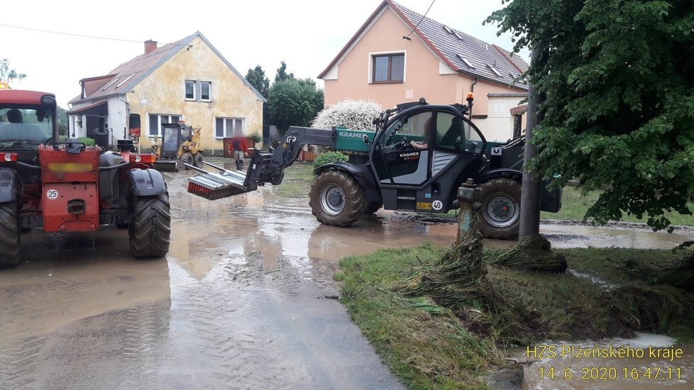 Výjezdy hasičů v Plzeňském kraji kvůli silným bouřkám (14.6.2020)