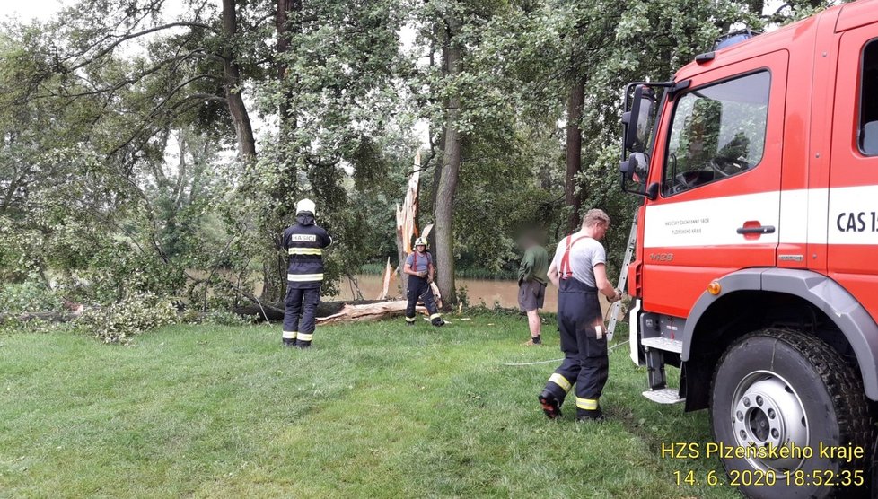 Výjezdy hasičů v Plzeňském kraji kvůli silným bouřkám (14.6.2020)