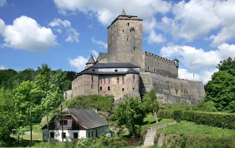 Mezi nejkrásnější památky Českého ráje patří hrad Kost a okolní údolí Plakánek.