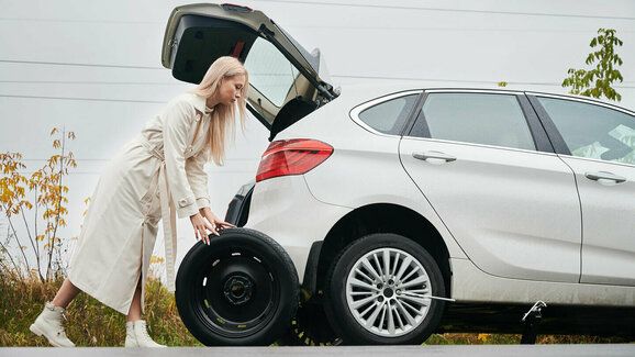 Češi přecházejí na celoroční pneumatiky: Je to šetření na úkor bezpečnosti?