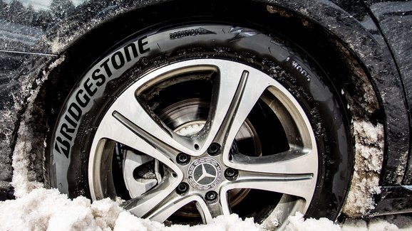 Zimní pneumatiky a vše o nich: Kdy přezout? Jak je poznat? A jak je to v zahraničí?