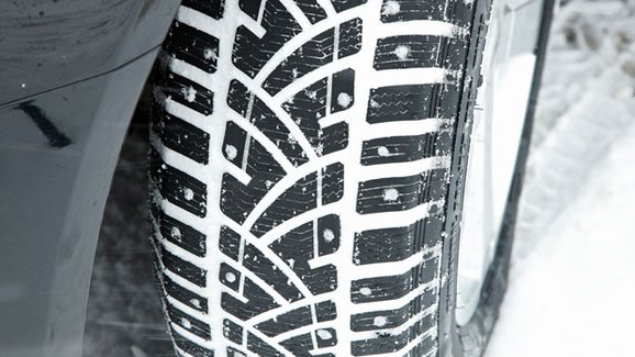 Zimní pneumatiky: Lze je namontovat jen na jednu nápravu? A co znamená M+S?