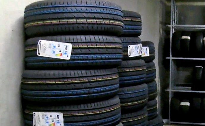 Kam se zimními pneumatikami? Správné uskladnění vám může ušetřit tisíce! (video)