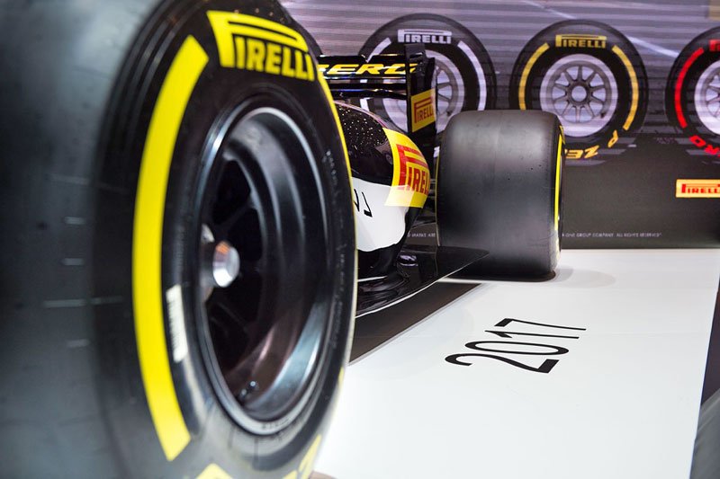 Firma Pirelli ukázala v Ženevě inteligentní a barevné pneumatiky