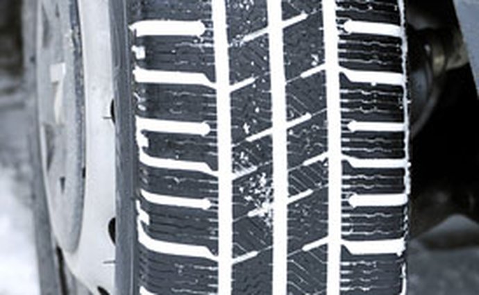 7 % řidičů na zimu nepřezouvá letní pneumatiky