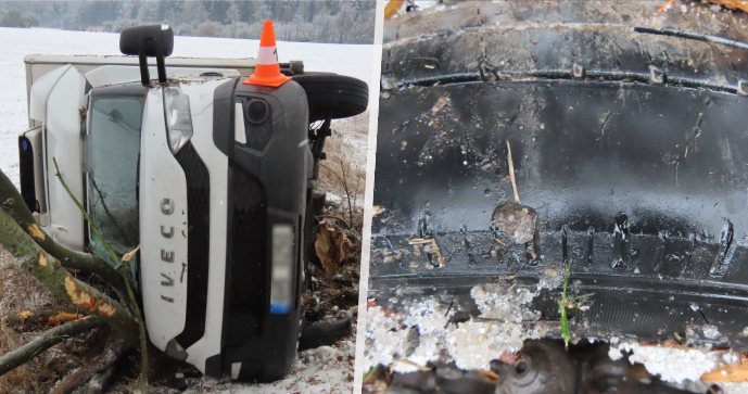 Převrácená dodávka na letních pneumatikách