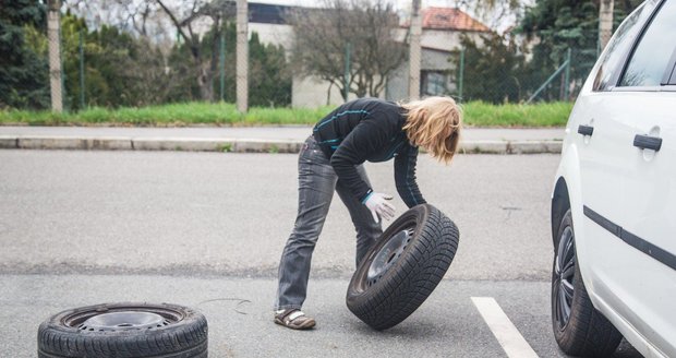 Vyměnit pneumatiku je jistota.