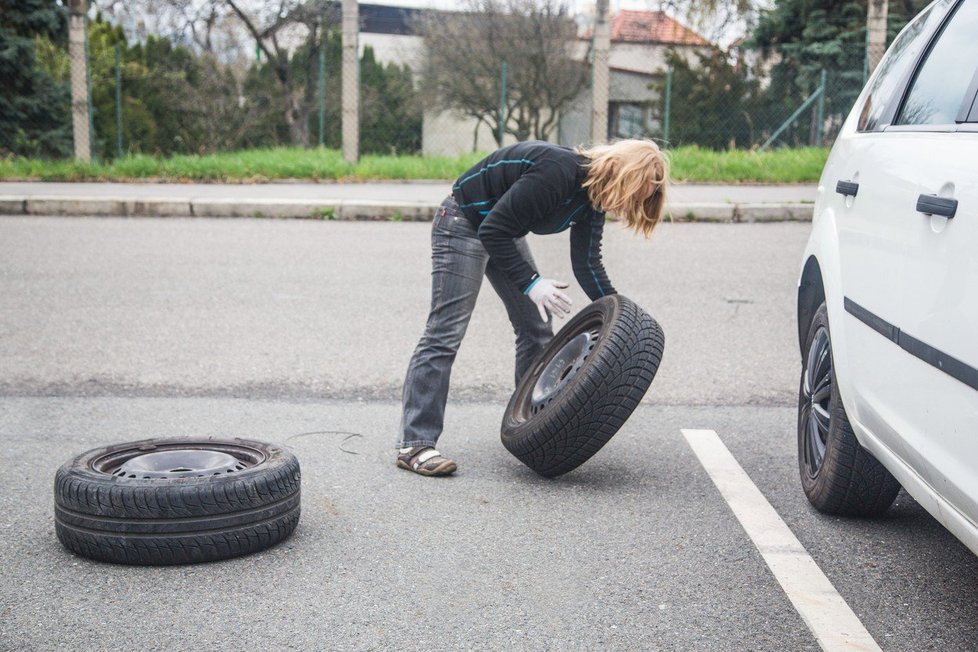 Ceny přezutí na zimní pneu jsou letos o desetinu vyšší