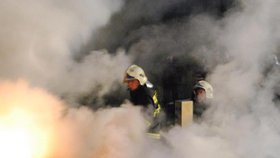 Agresivní dým hořící skládky pronikl až do ulic Jihlavy