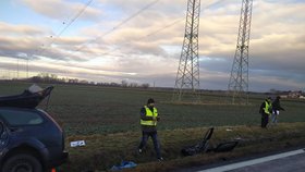 Při srážce osobního a nákladního auta na Kolínsku zemřeli dva lidé.