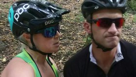 Dvojice cyklistů napadla strážkyni přírody na Berounsku: Policie po nich pátrá, neznáte je?