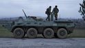 Po Krymu se pohybuje značné množství neoznačených vojenských vozidel