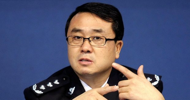 Čínský policejní šéf chtěl utajit vraždu Brita, za mřížemi stráví 15 let