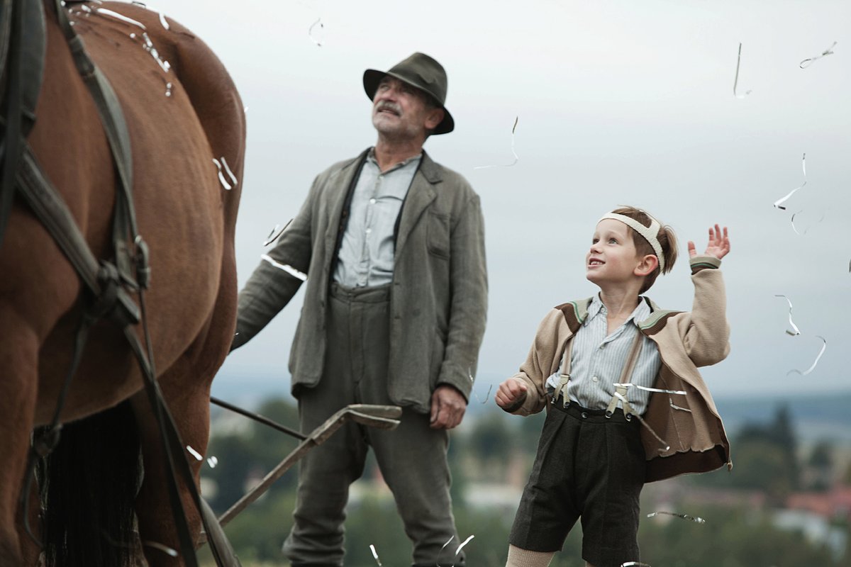 Po strništi bos je lyrický film o dětství a hrdinství v každém z nás, premiéru má 17. srpna 2017.