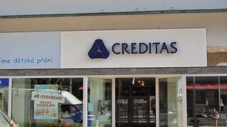 Creditas snižuje úroky na spořicím účtu, starším klientům zůstanou
