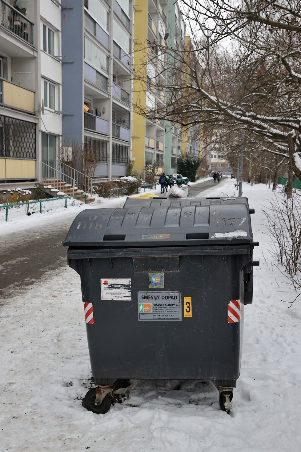 V Novodvorské ulici v Praze pobodal šílenec (†34)  ženu