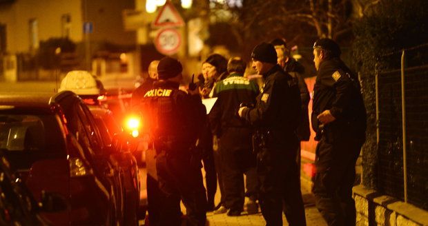 Noční útok v Praze: Jeden ze čtyř pobodaných zemřel, policie má vraha (25)