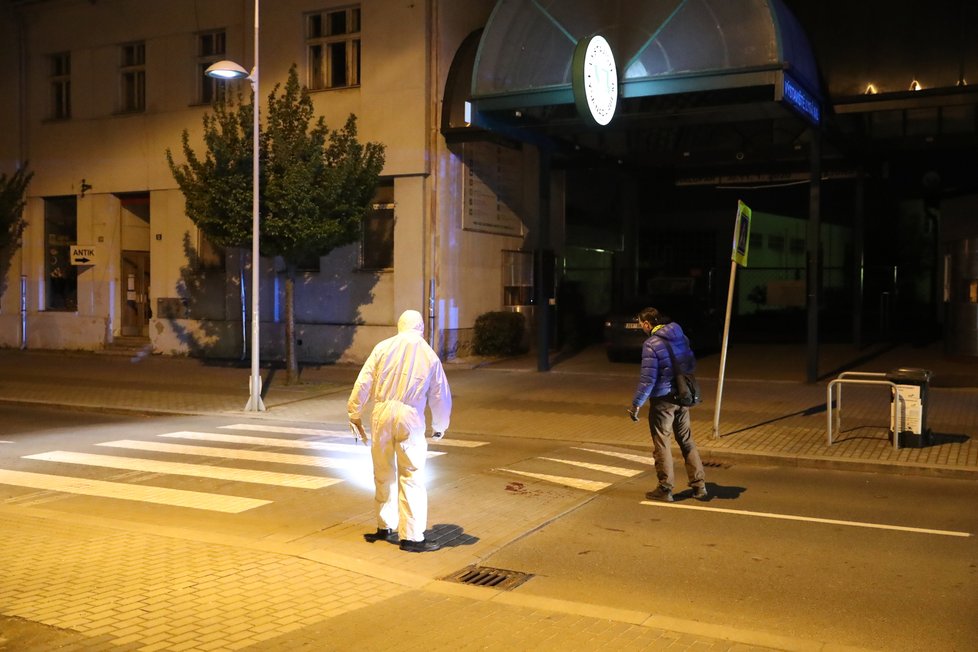 Policisté v Lysé nad Labem vyšetřují potyčku mezi dvěma muži, jeden druhého pobodal.