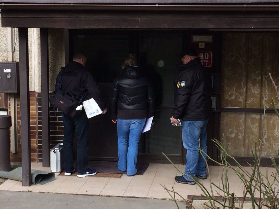 Policie zasahovala v Brichtově ulici v Praze 5 u pobodaných lidí.