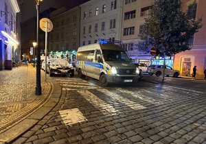 V Masné ulici došlo ke krvavému incidentu. Cizince pobodal útočník. (29. listopad 2023)