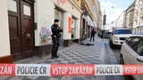 Pobodáním dvou mužů skončila hádka v letenském kadeřnictví! Jeden z nich je v nemocnici v ohrožení života