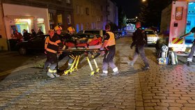 Žena ve večerce u Vinohradské nemocnice pobodala třiatřicetiletého muže. (5. září 2021)