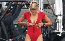 Nová Pobřežní hlídka: Sexy Kelly Rohrbach dráždí plavčíky!