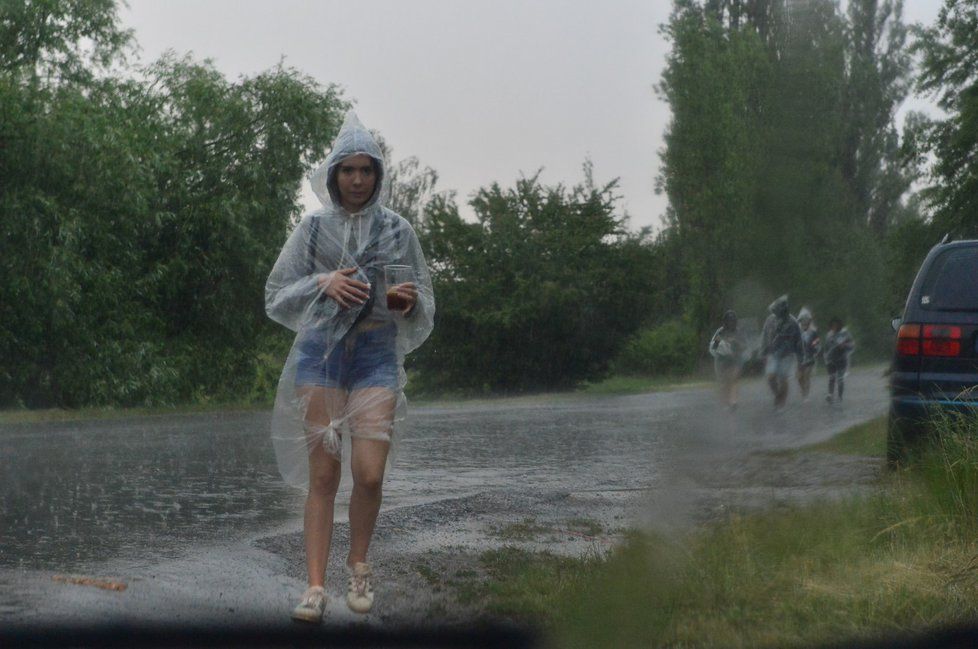 Na území Česka po tropických vedrech udeřily silné bouřky. (15. 6. 2019)