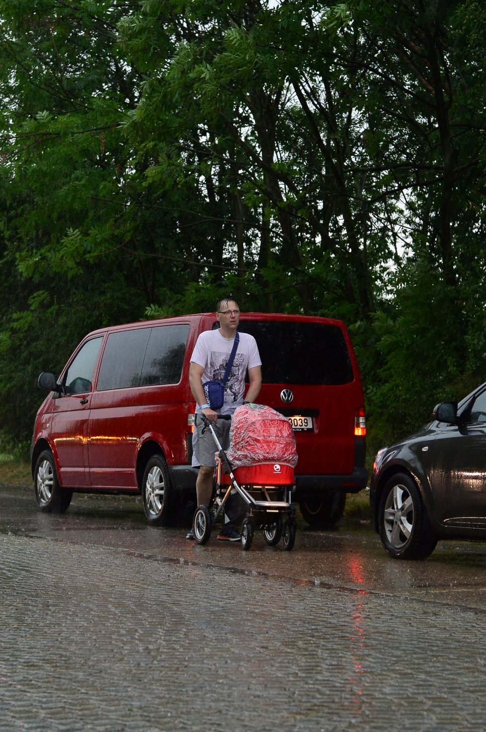 Na území Česka po tropických vedrech udeřily silné bouřky (15. 6. 2019).