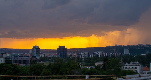 Bouřka v Praze (27.6.2022)