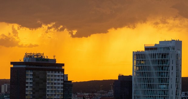 Bouřka v Praze (27.6.2022)