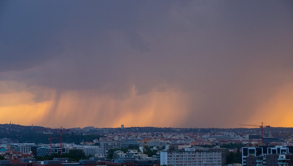 Bouřka v Praze (27.6.2022)