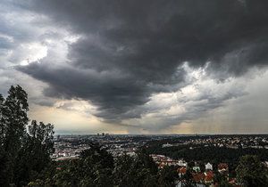 S teplým letním počasím přichází opět hrozba bouřek