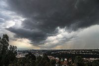 V Česku udeřily silné bouřky, nejdřív na Plzeňsku a Karlovarsku. Sledujte radar