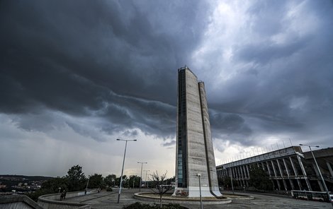 S teplým letním počasím přichází opět hrozba bouřek