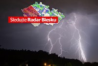 Bouřky v Česku: První oběť, zřícený strop ve fastfoodu a stovky výjezdů hasičů. Sledujte radar Blesku