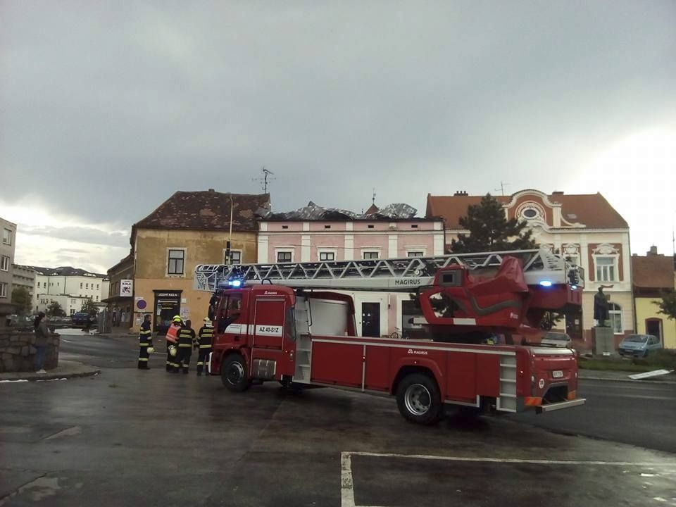 Bouřka za sebou ve Strážnici nechala pořádnou spoušť.