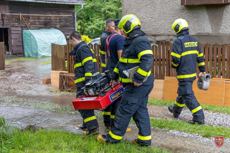 Hasiči bojují s následky bouřek v Moravskoslezském kraji. (23.5.2023)