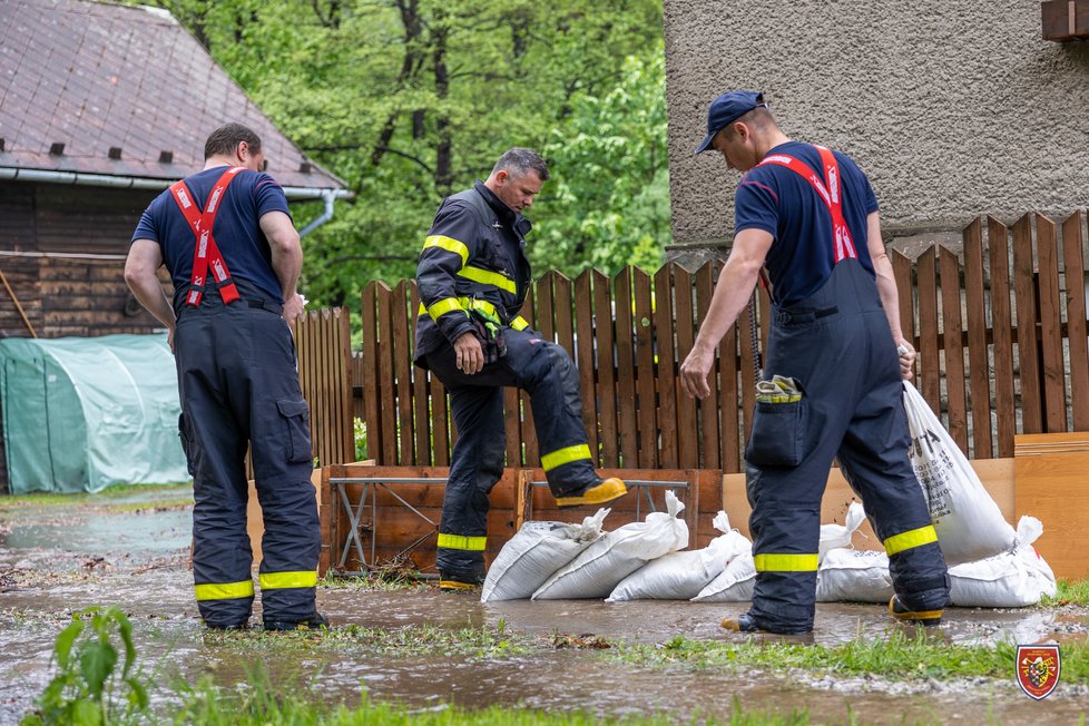 Hasiči bojují s následky bouřek v Moravskoslezském kraji. (23.5.2023)