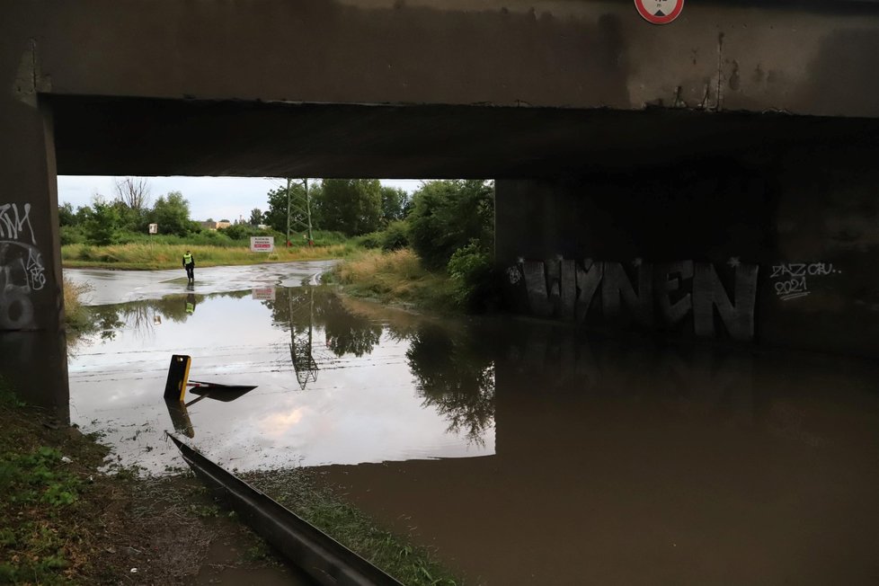 Silná bouřka zasáhla Prahu (8. 7. 2021)