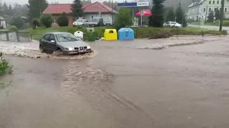 Do Česka míří extrémní bouřky. Na Šluknovsku napršelo 100 litrů vody, řeky prudce stoupají