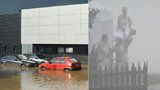 Déšť opět pustošil Česko, v úterý už bude lépe. Tančícím naháčům ale bouřky nevadily