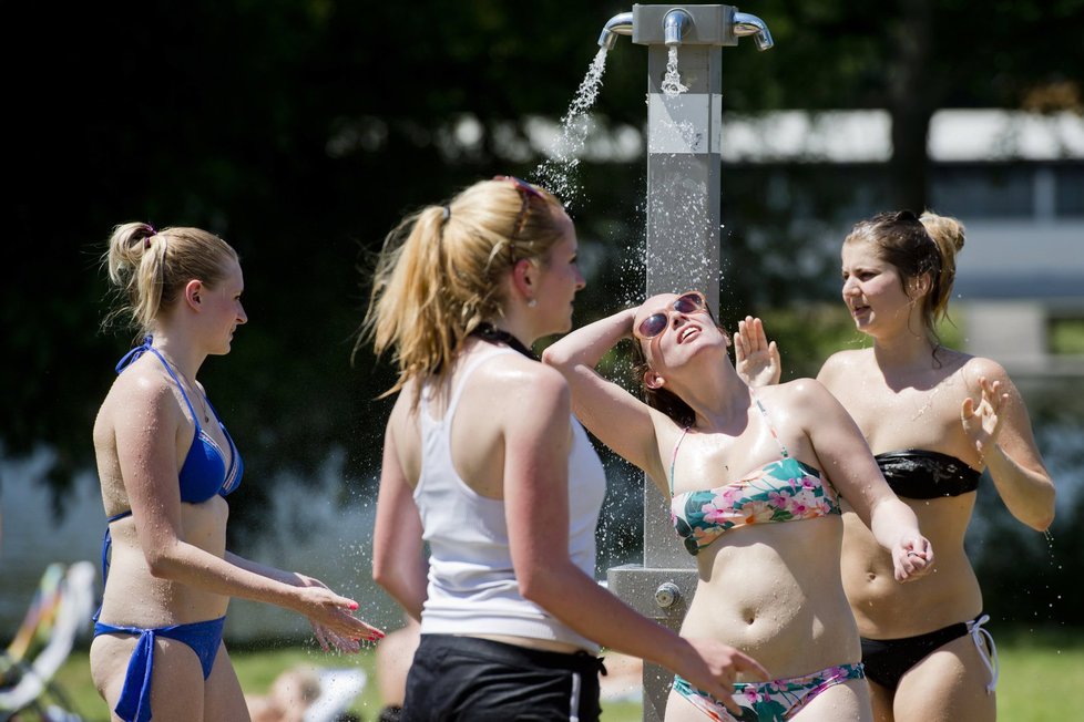 Kromě tepla čekejte v pondělí i bouřky