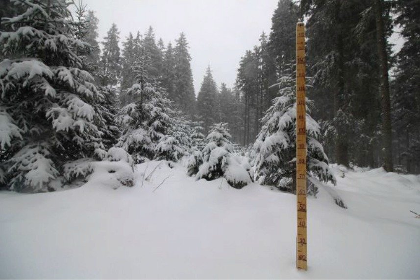 Churáňov: Konec dubna, sníh, -3 °C. Tak to včera vypadalo na Churáňově.