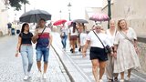 Prudký zlom v počasí na víkend. ČHMÚ varuje před vichřicí a kroupami. V neděli se situace uklidní