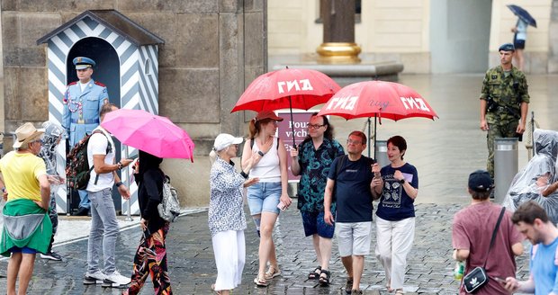 Týden na rozhraní srpna a září odstartuje poměrně divokou meteorologickou situací. Podle předpovědi meteorologů ČHMÚ se musíme v první polovině týdne připravit na výraznější změnu oblačnosti i teplotní výkyvy, které postupně ukončí vlnu nejteplejších dnů. Týden na rozhraní srpna a září odstartuje poměrně divokou meteorologickou situací. Podle předpovědi meteorologů ČHMÚ se musíme v první polovině týdne připravit na výraznější změnu oblačnosti i teplotní výkyvy, které postupně ukončí vlnu nejteplejších dnů.