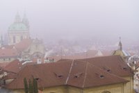Podzimní šeď udeří v Praze v plné síle. Slunce bude svítit jen 5 hodin denně