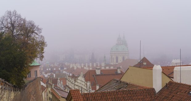 Mlhavé počasí v Praze (listopad 2022)